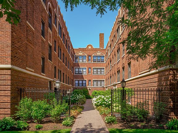 3rd image of 5552 N Lakewood Ave #56-F1