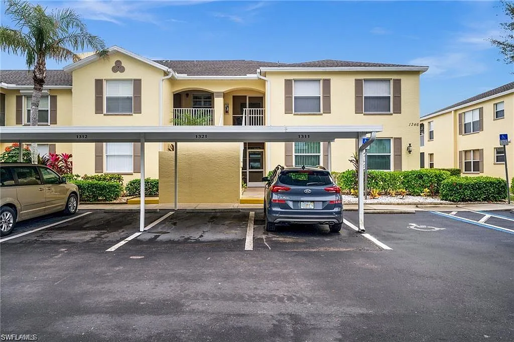 3 bed, 2.0 bath, 1411 sqft, $2,700 — Photo 2
