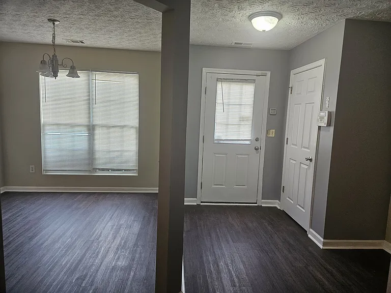 3914 Waldrop Ln — Photo 2