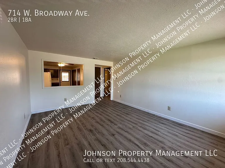 714 W Broadway Ave — Photo 4