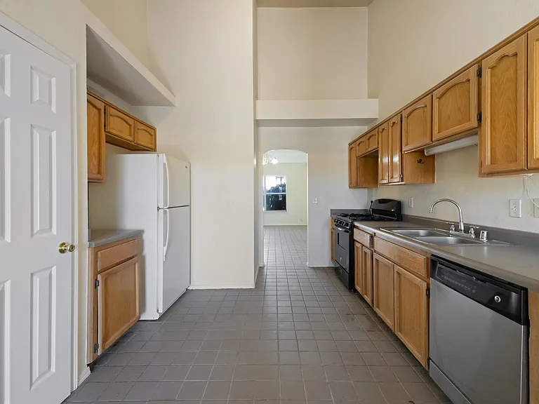 2987 Tierra Cortez Ave #B — Photo 7