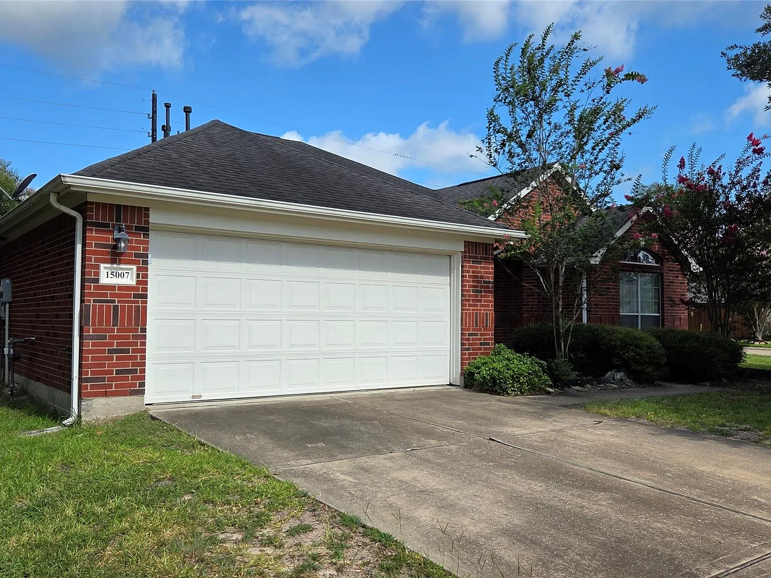 4 bed, 2.5 bath, 2557 sqft, $2,295 — Photo 2