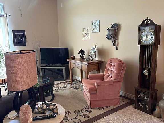3rd image of 858 S Beaver Creek Way