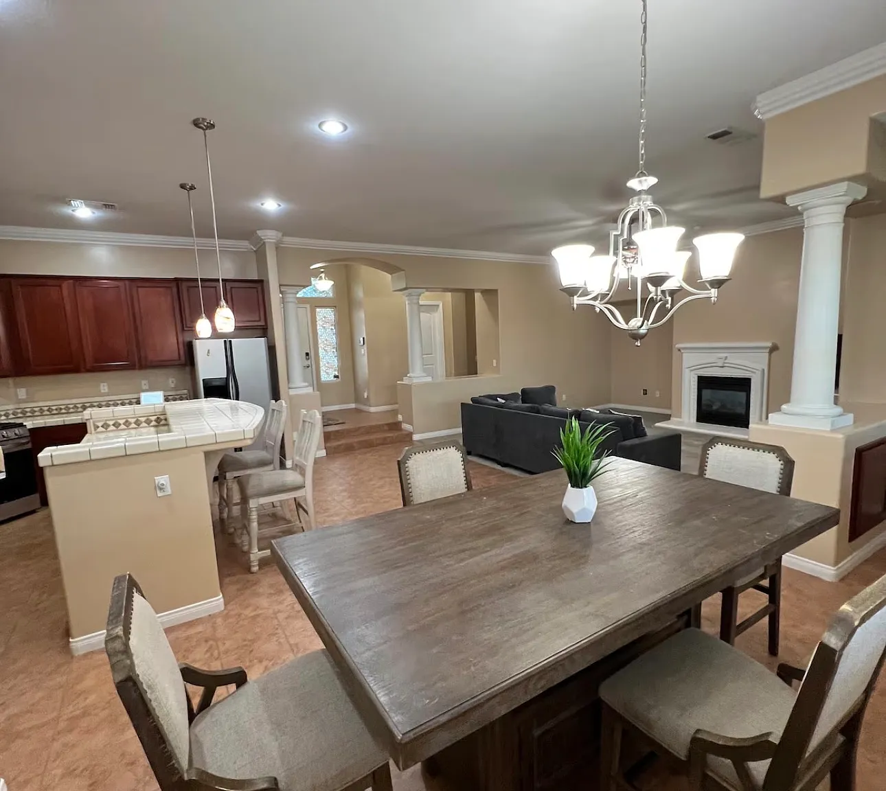 4 bed, 2091 sqft, $4,500 — Photo 3