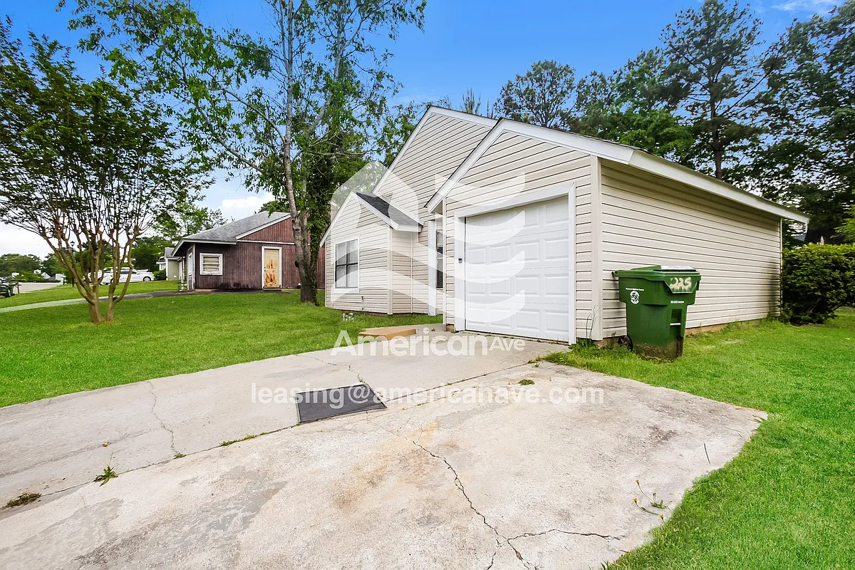 417841_002_front_view_13707134.jpg - 225 Auburnleaf Dr