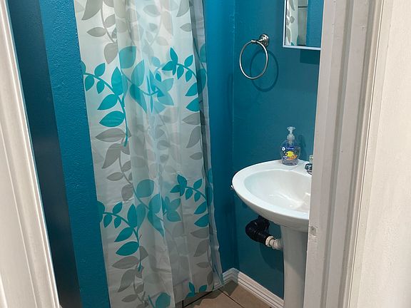 4th image of 609 E Avenue J10