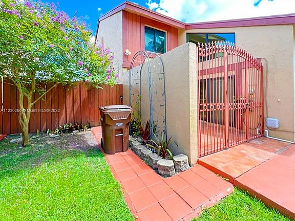 5th image of 840 W 40th Dr #16