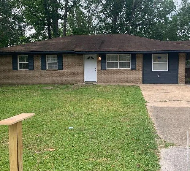 1009 Debra Dr — Photo 1