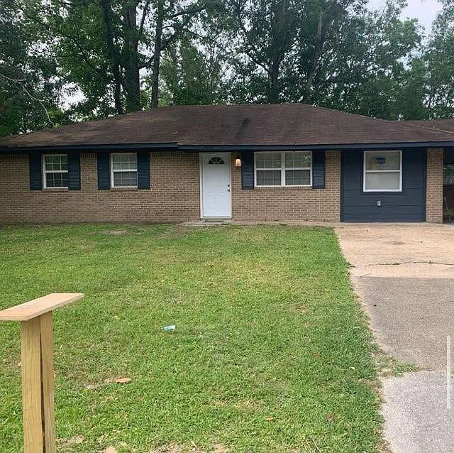 1009 Debra Dr
