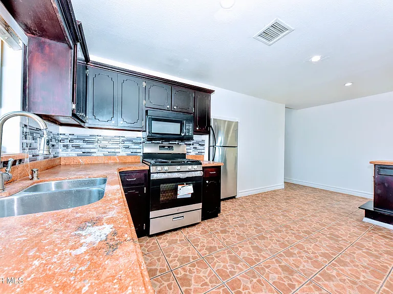 753 N Carolina Dr — Photo 9