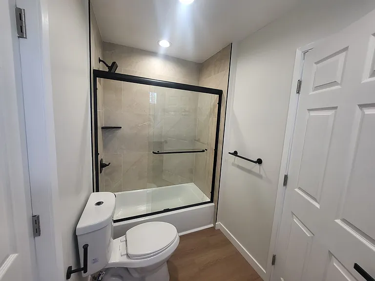 7134 1/2 Yarmouth Ave — Photo 8