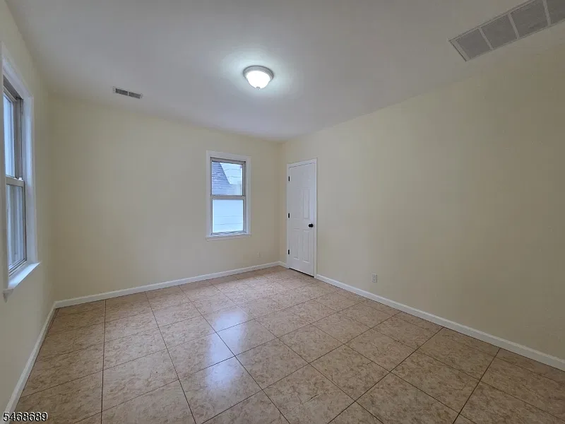 3 bed, 1.5 bath, 1200 sqft, $2,950 — Photo 3