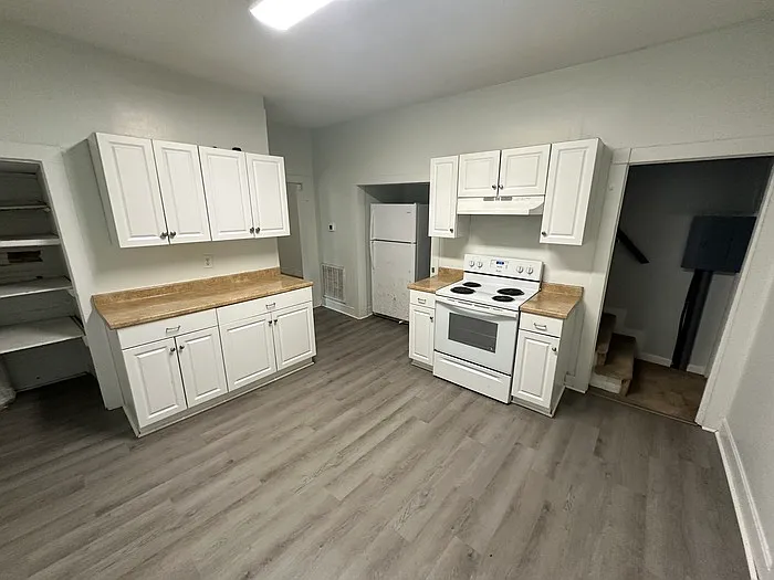 324 Hudson St — Photo 2