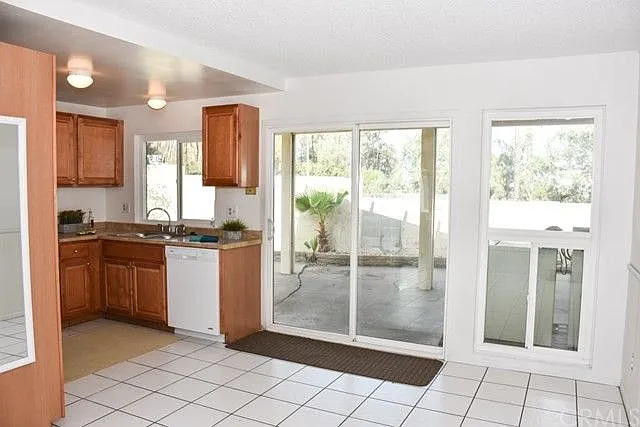 5025 Kensington Way — Photo 3