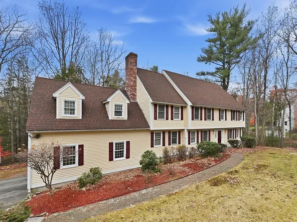 95 Hitching Post Lane, Bedford, NH 03110