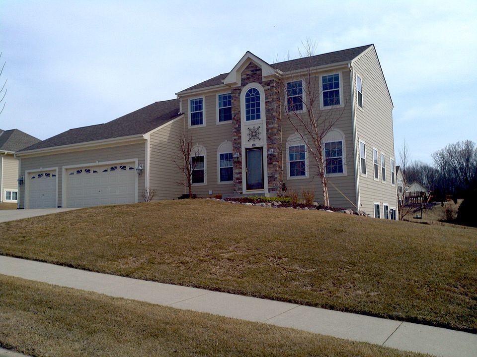 1st image of 325 Woodford Dr
