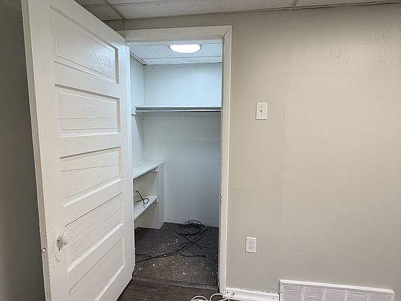 4th image of 200 Alries St #2