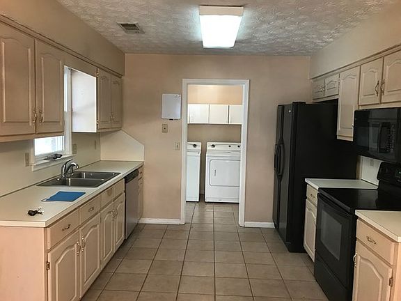 3rd image of 77 Lee Road 998