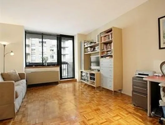 Rented by R New York | media 10