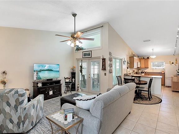 3rd image of 1271 Pin Oak Dr