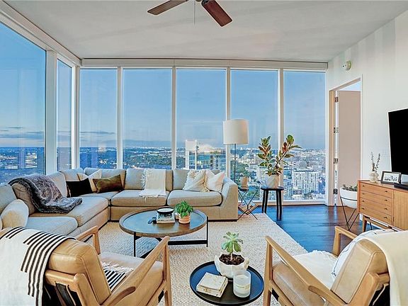 4th image of 301 West Ave #4001