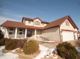 10446 Karston Cir, Albertville, MN 55301