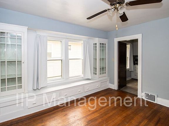 4th image of 1604 Larchmont Ave #1609