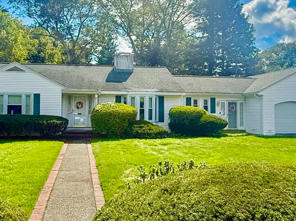 44 Country Club Dr, Brockton, MA 02301