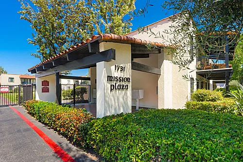 Mission Plaza Apartment Homes Photo 1
