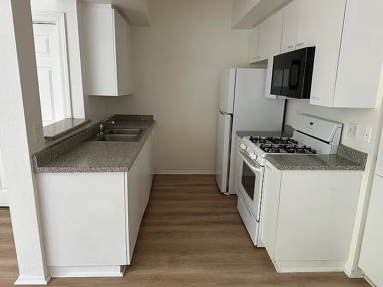 1245 N Cherokee Ave #12 — Photo 7