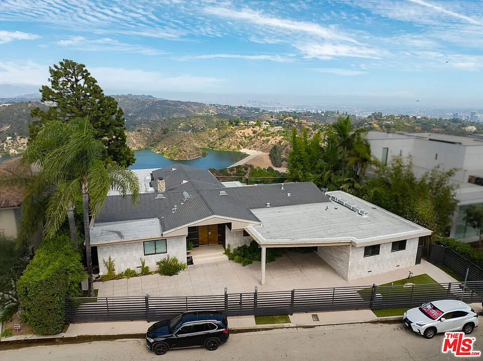 5 bed, 4.5 bath, 3996 sqft, $24,500 — Photo 3