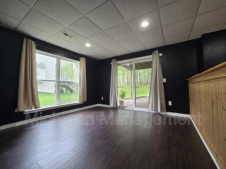 684 Glenlivet St — Photo 33