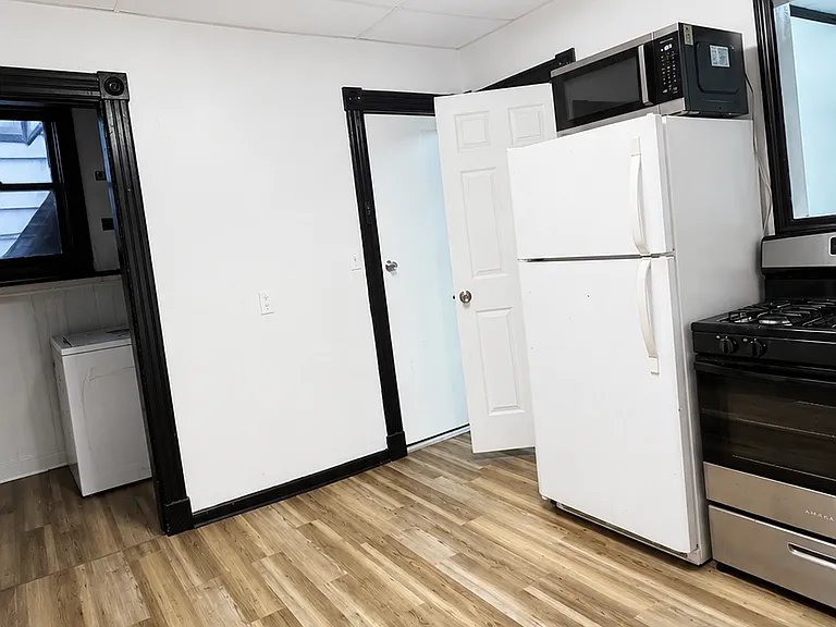 450 Hamilton St #1 — Photo 3