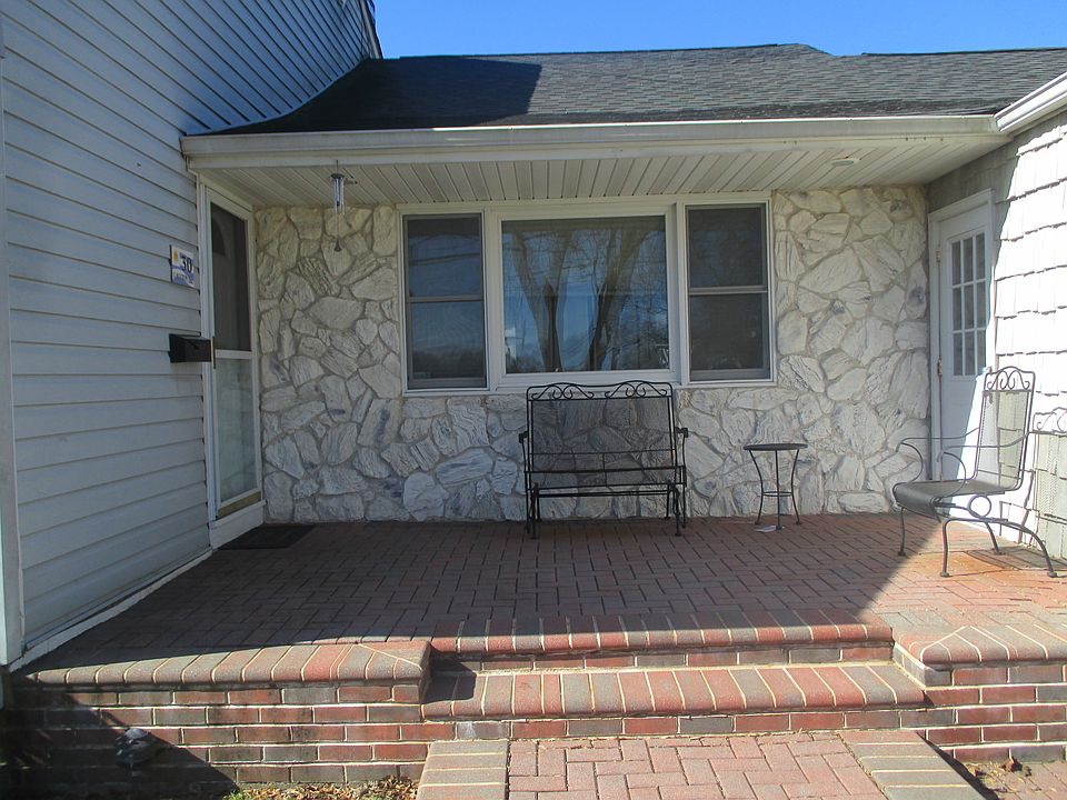 2nd image of 30 Gaulton Dr