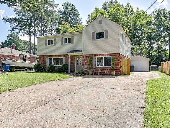 8 ample parking spaces