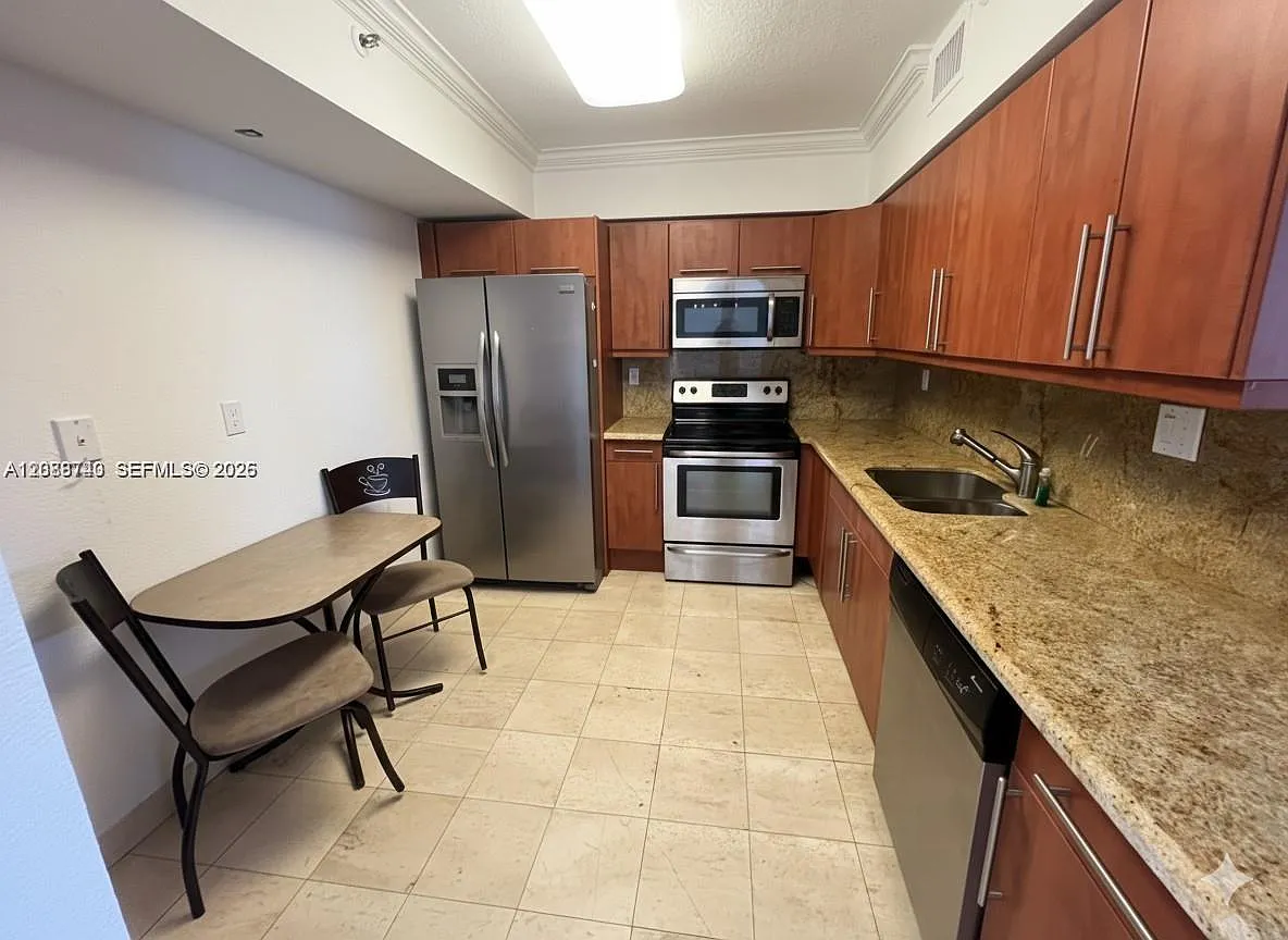 Mystic Pointe Condo No On — Photo 4