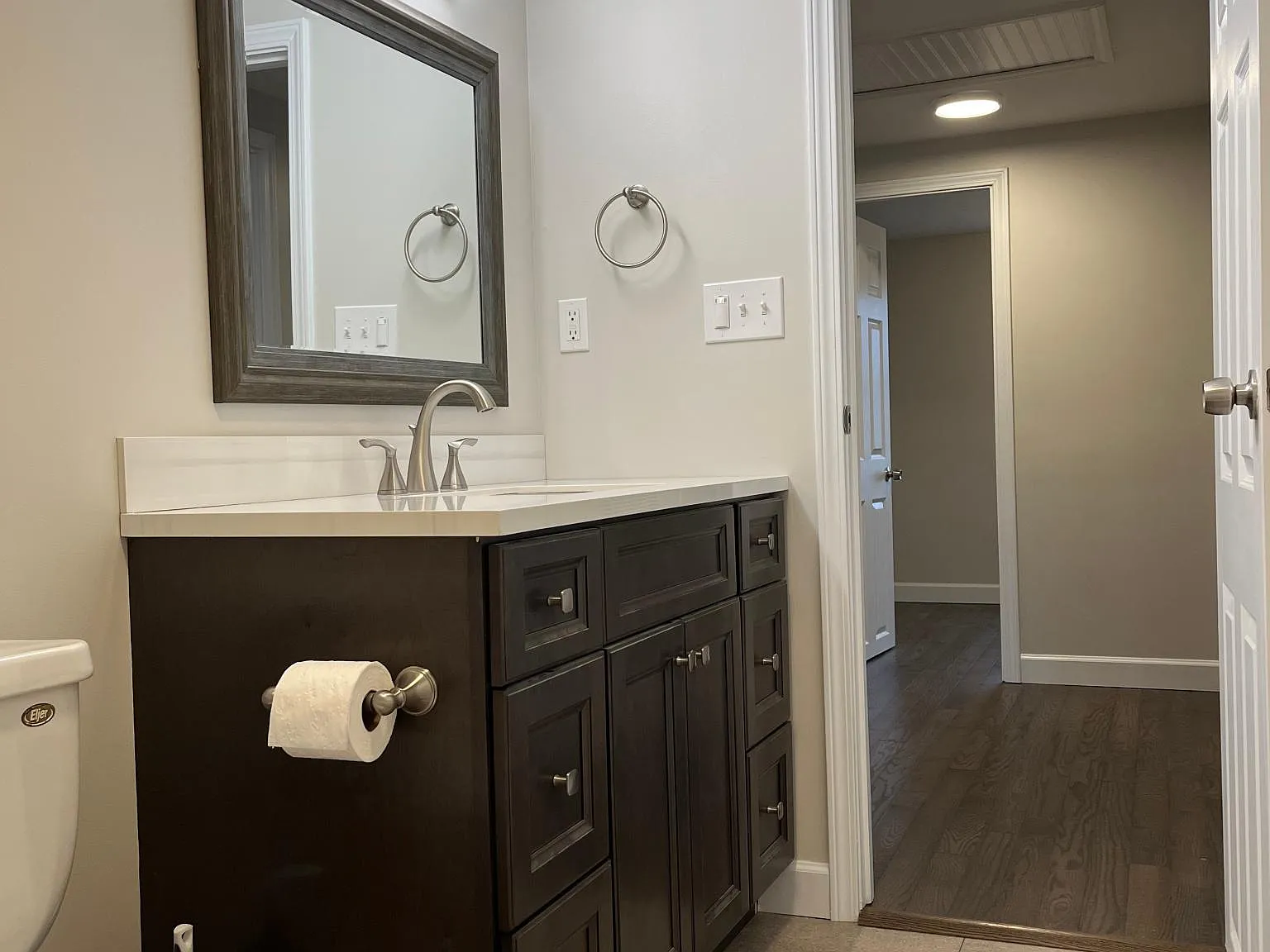 140 Wellington Cir — Photo 3