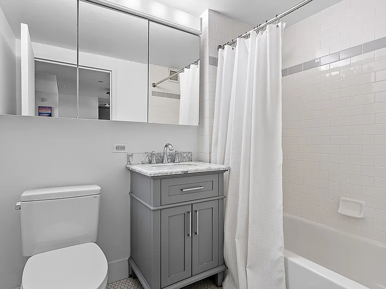 520 W 23rd St #2C — Photo 8