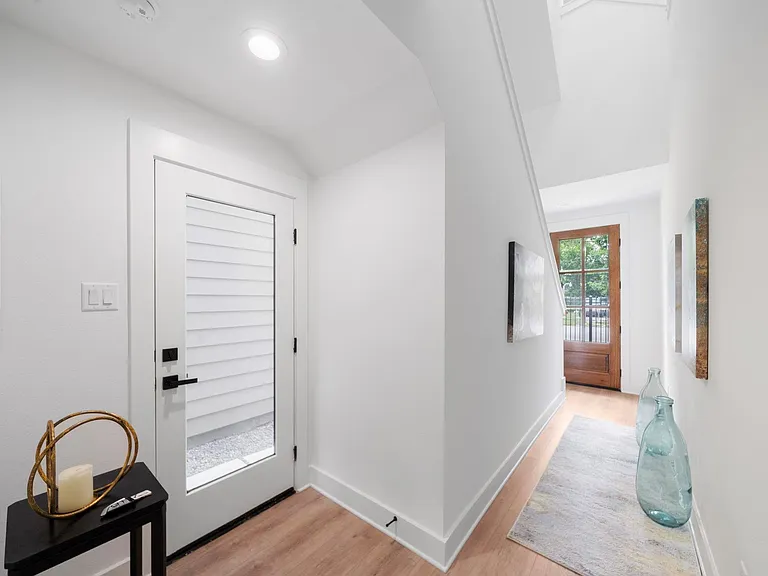 1503 Evelyn St — Photo 5