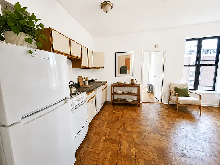 300 Quincy St #3C — Photo 2