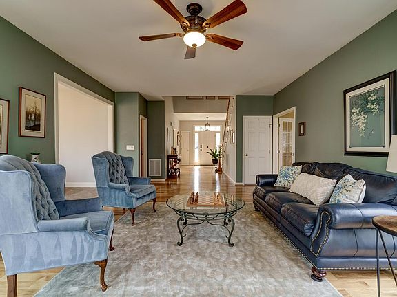 5th image of 1113 E Hardscrabble Dr