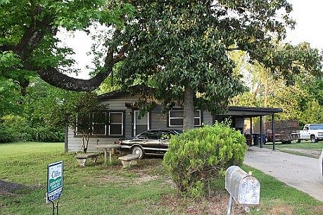 2nd image of 1212 Grace Ave