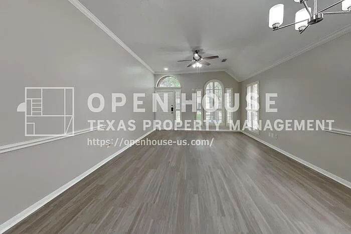 3 bed, 2.0 bath, 2435 sqft, $2,400 — Photo 3