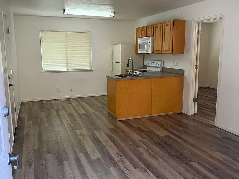 2470 Bella Vista Ave #A — Photo 2