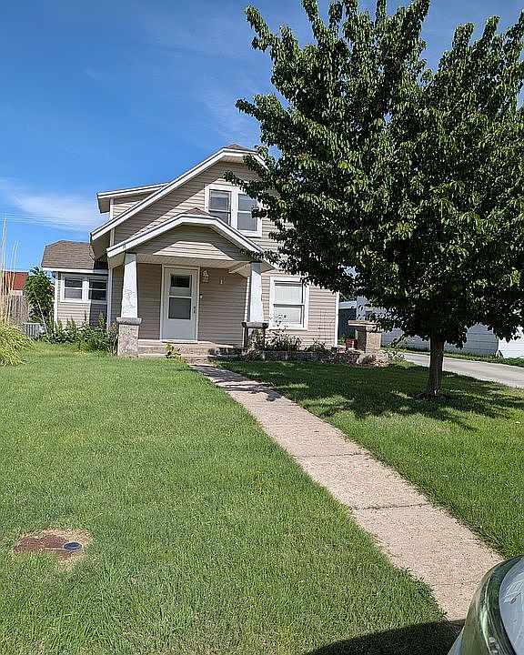 1st image of 608 N 2nd St