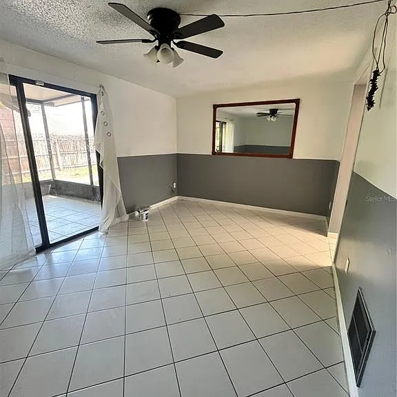 4918 Silver Oaks Vlg #F — Photo 10