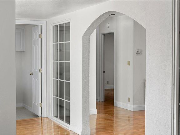 5th image of 2099 Emory St