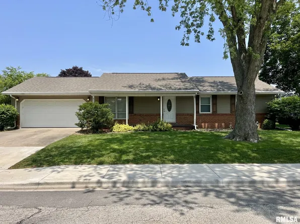 973 E Crestwood St, Morton, IL 61550