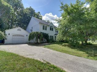 418 Darwin Dr, Amherst, NY 14226