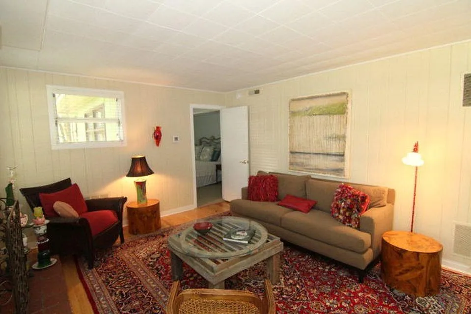 2 bed, 1993 sqft, $2,200 — Photo 3